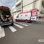 Noivos ficam feridos em acidente entre carro e moto no Centro de São Carlos